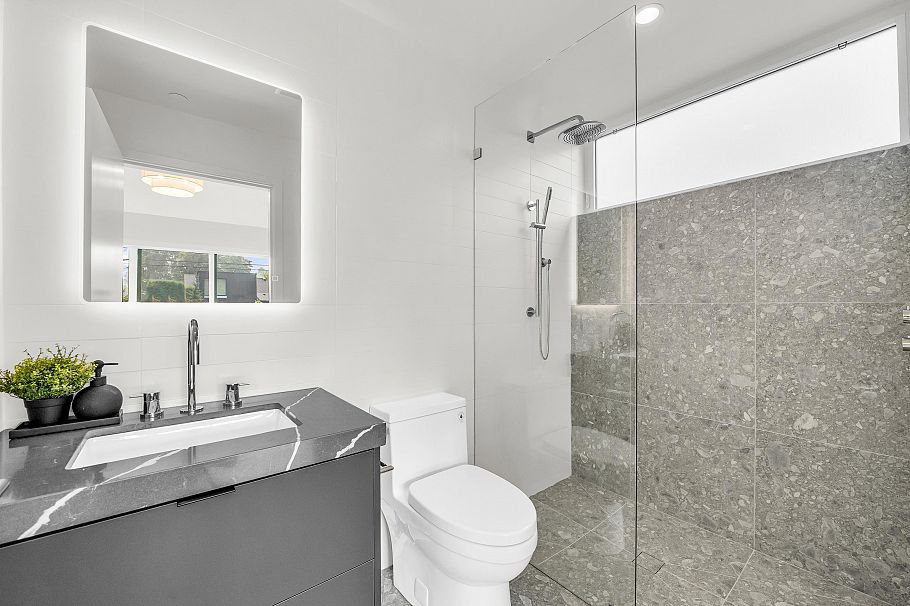 1 1120 E 23rd Avenue Vancouver, BC - 22