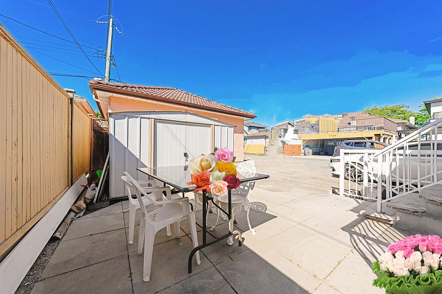 75 E 56th Avenue Vancouver, BC - 6