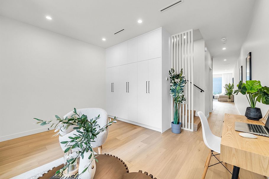 1 1120 E 23rd Avenue Vancouver, BC - 6