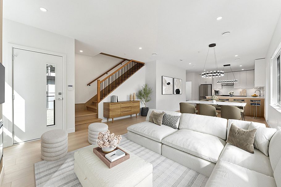 842 St. Denis Avenue North Vancouver, BC - 2