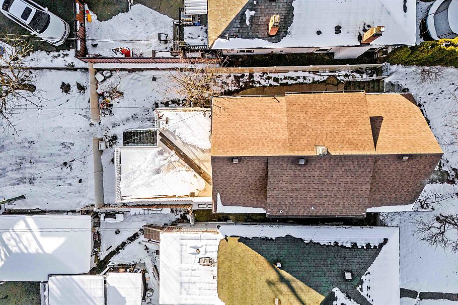 1722 E 41st Avenue Vancouver, BC - 5