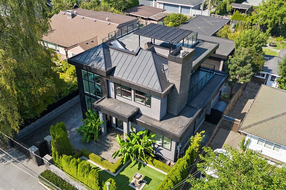 4623 W 4th Avenue Vancouver, BC - 2