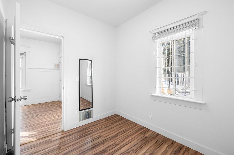 1722 E 41st Avenue Vancouver, BC - 15