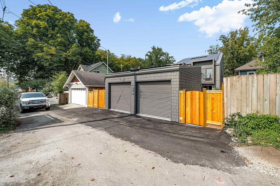 1 1120 E 23rd Avenue Vancouver, BC - 38