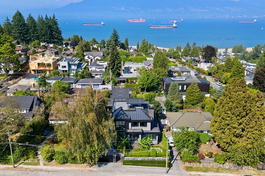 4623 W 4th Avenue Vancouver, BC - 3