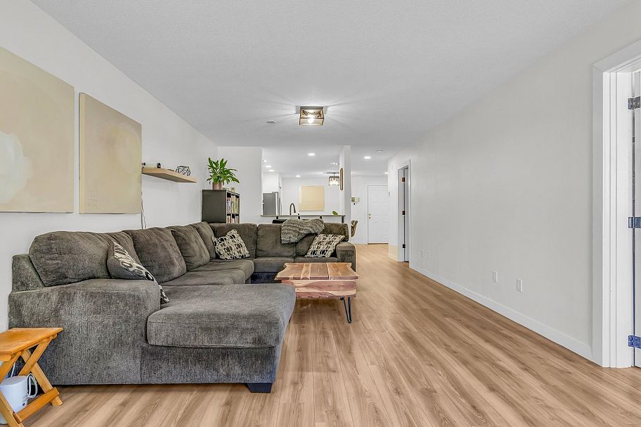 305 1500 Ostler Court North Vancouver, BC - 10