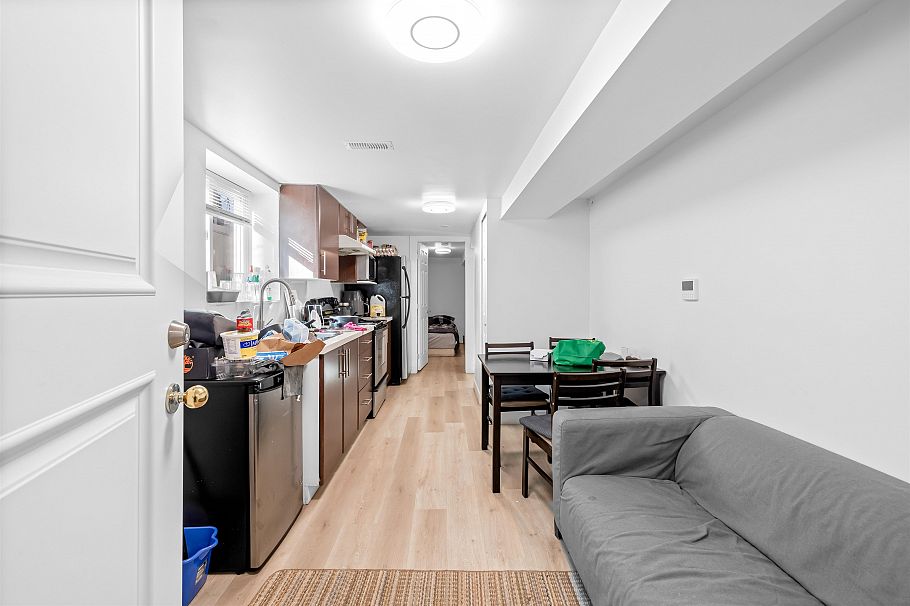 1722 E 41st Avenue Vancouver, BC - 30