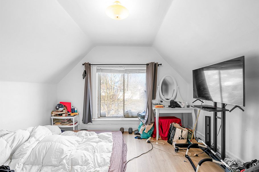 1722 E 41st Avenue Vancouver, BC - 27