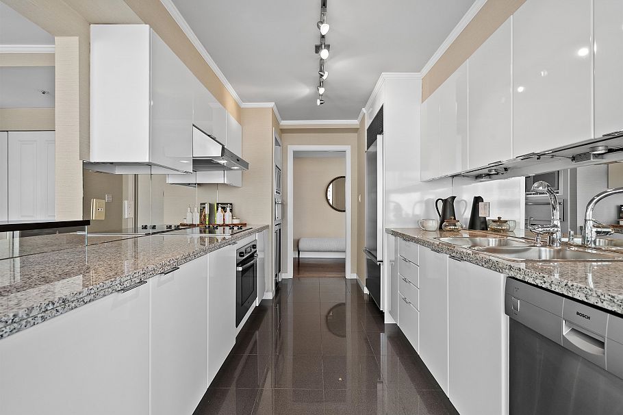 1301 1501 Howe Street Vancouver, BC - 14