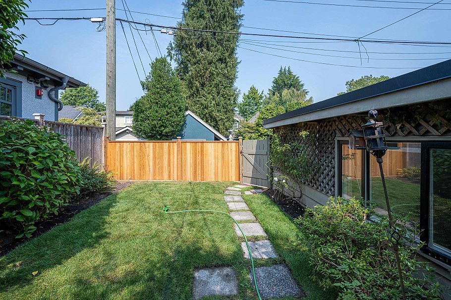 4427 W 7th Avenue Vancouver, BC - 38