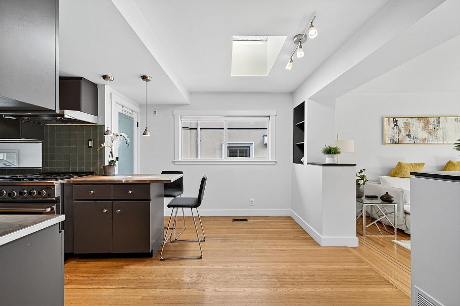 4427 W 7th Avenue Vancouver, BC - 20