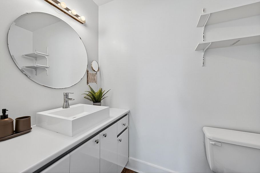 4427 W 7th Avenue Vancouver, BC - 31