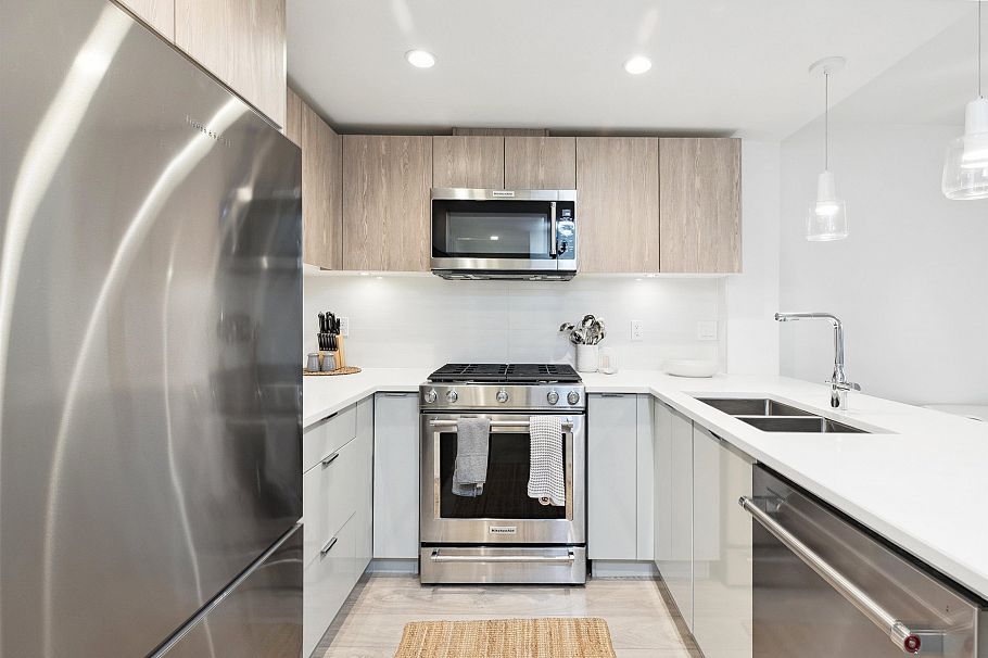 107 128 E 8th Street North Vancouver, BC - 12