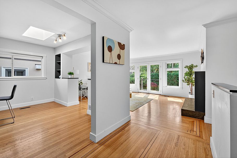 4427 W 7th Avenue Vancouver, BC - 27