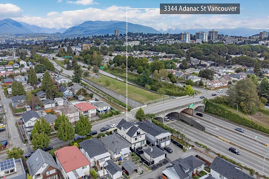 2 3344 Adanac Street Vancouver, BC - 36