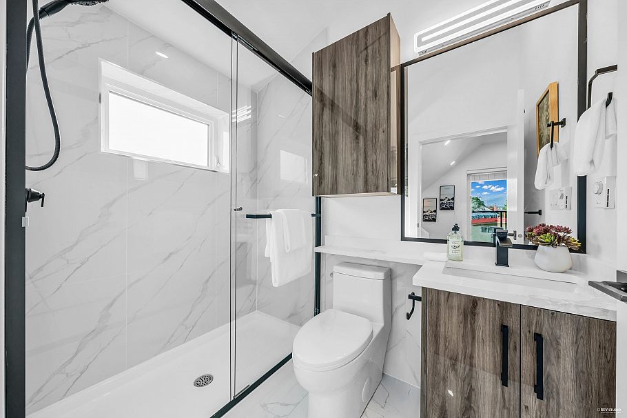 2 3344 Adanac Street Vancouver, BC - 27