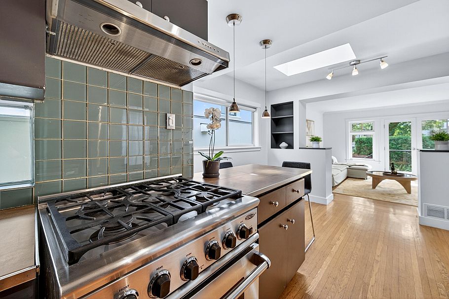 4427 W 7th Avenue Vancouver, BC - 19