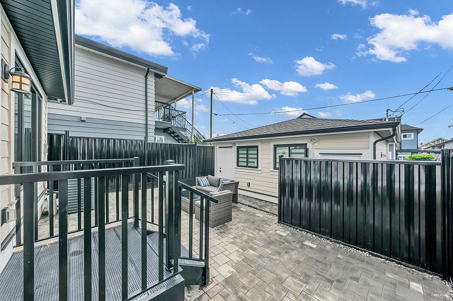 2 3344 Adanac Street Vancouver, BC - 30