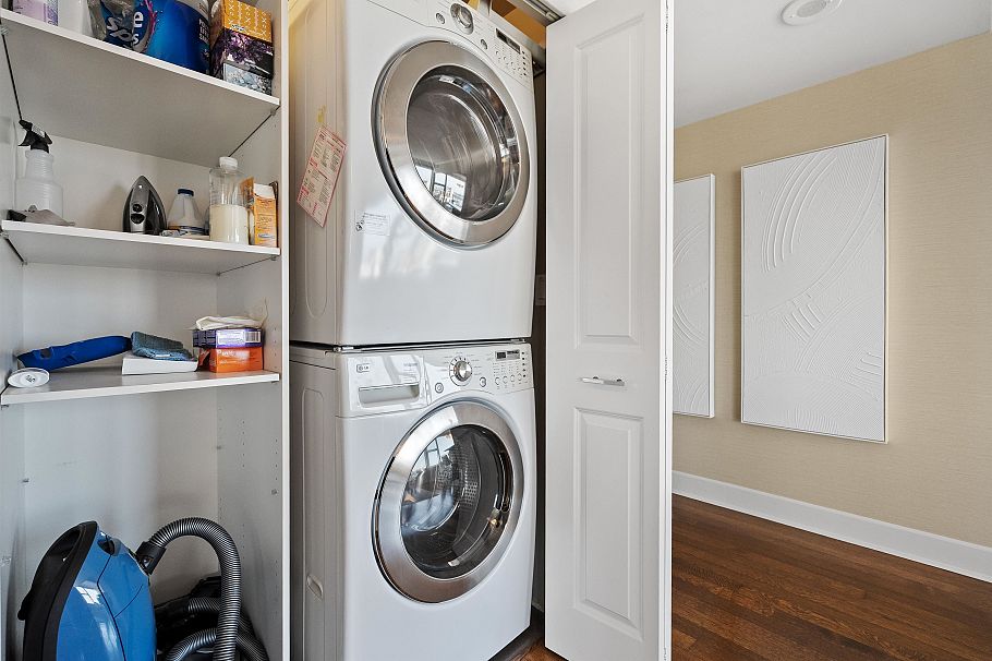 1301 1501 Howe Street Vancouver, BC - 26