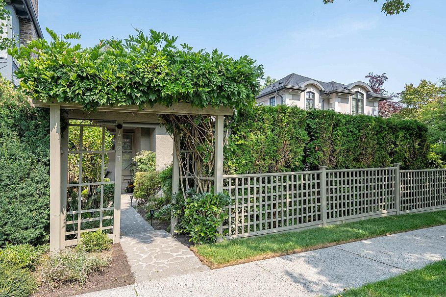 4427 W 7th Avenue Vancouver, BC - 1