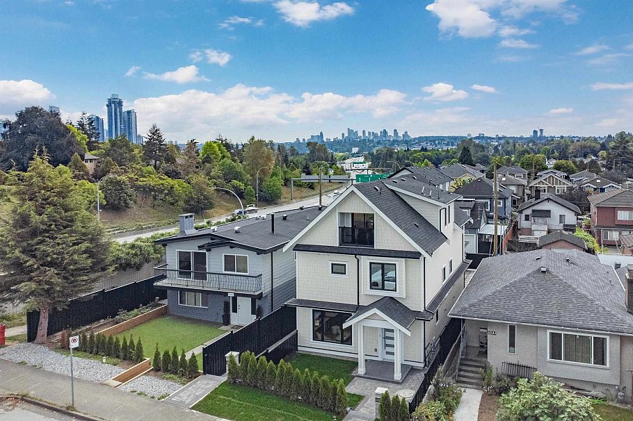 2 3344 Adanac Street Vancouver, BC - 5