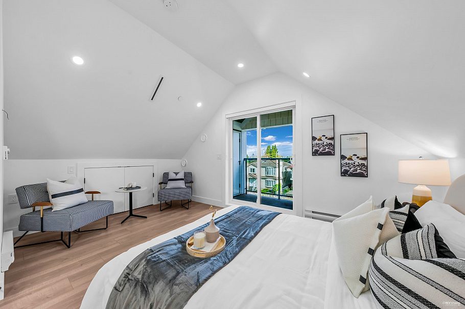 2 3344 Adanac Street Vancouver, BC - 25