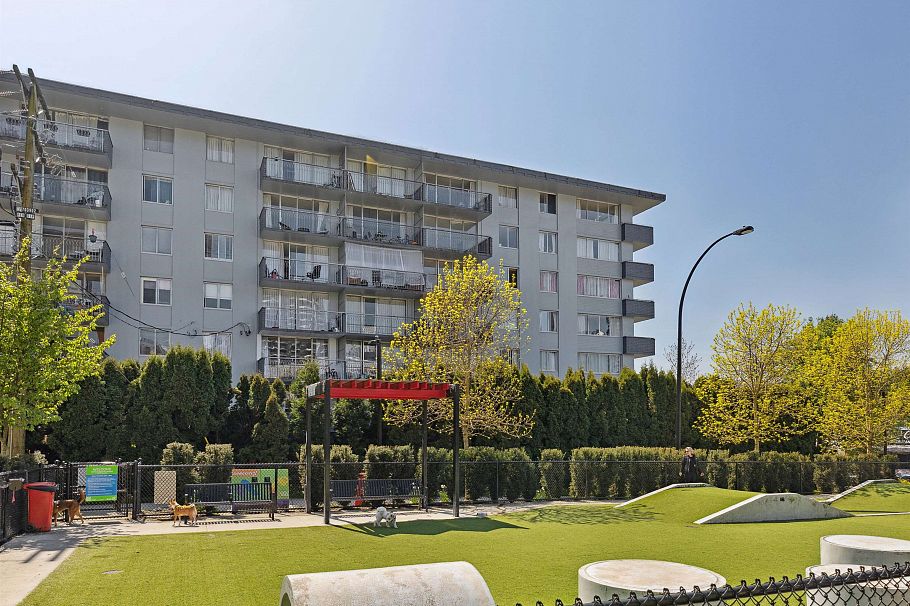 107 128 E 8th Street North Vancouver, BC - 33