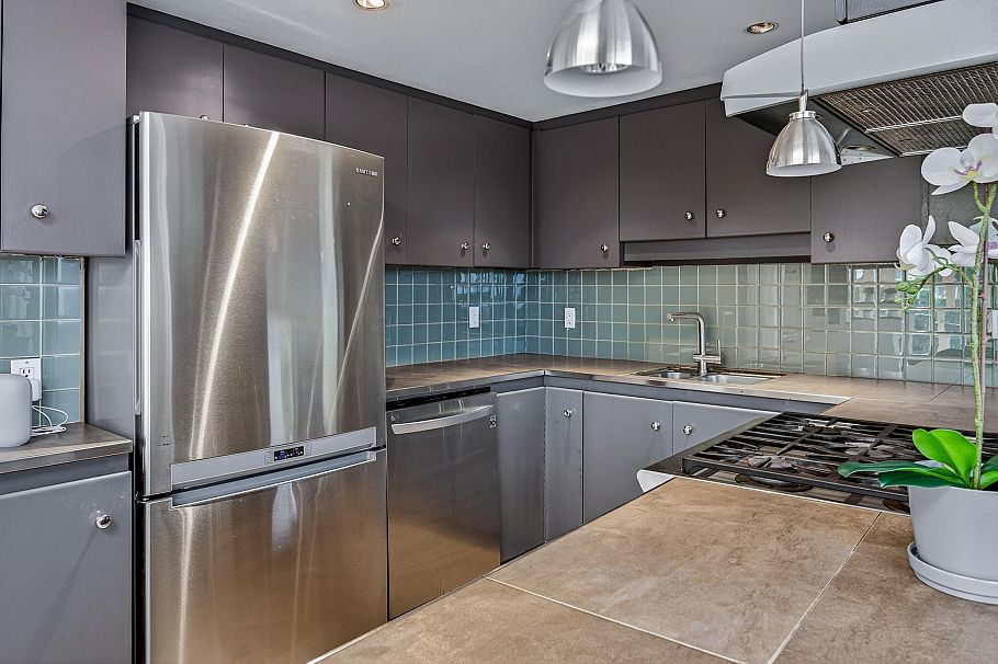 4427 W 7th Avenue Vancouver, BC - 21