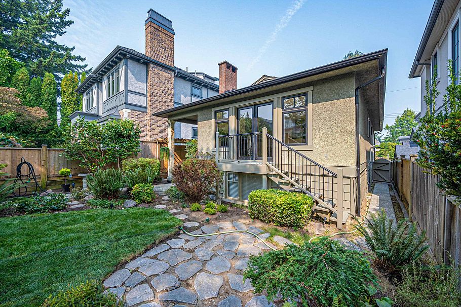 4427 W 7th Avenue Vancouver, BC - 4