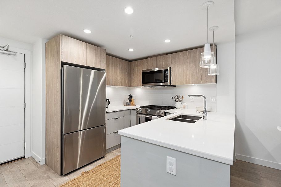 107 128 E 8th Street North Vancouver, BC - 11