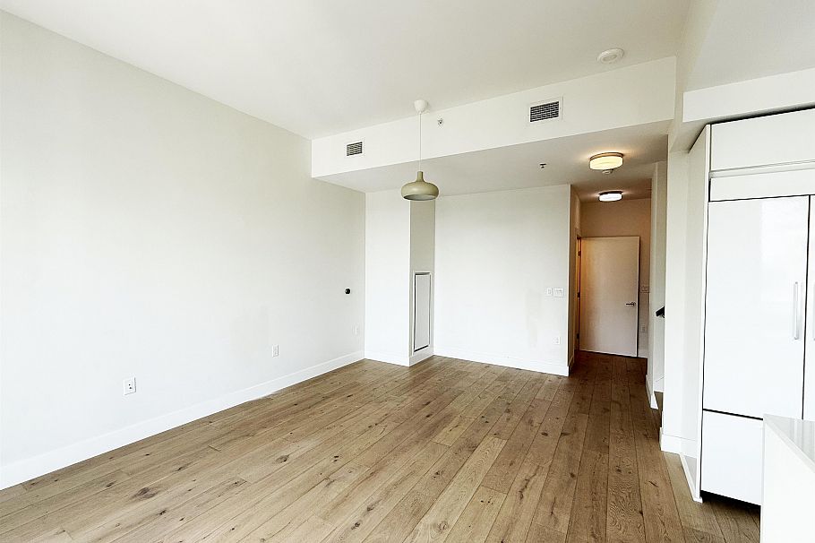 1702 8533 River District Crossing Vancouver, BC - 4