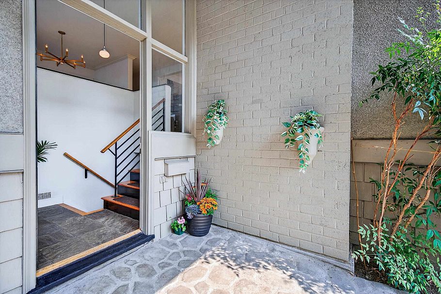 4427 W 7th Avenue Vancouver, BC - 5