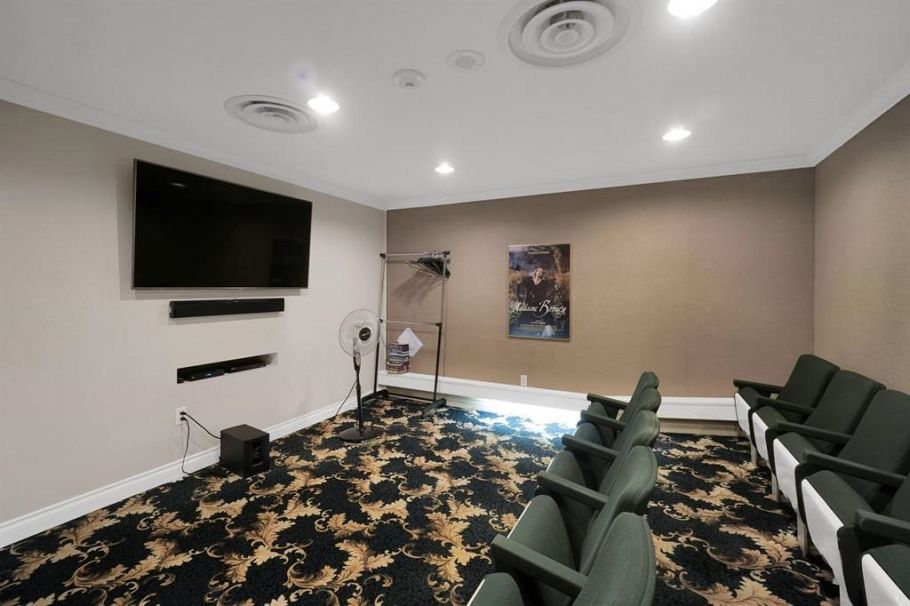 205 1327 E Keith Road North Vancouver, BC - 12