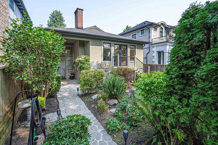 4427 W 7th Avenue Vancouver, BC - 2
