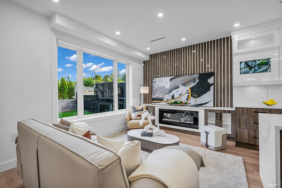 2 3344 Adanac Street Vancouver, BC - 9