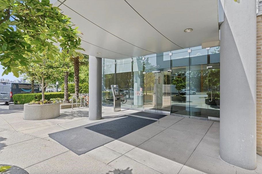 3202 1033 Marinaside Crescent Vancouver, BC - 32