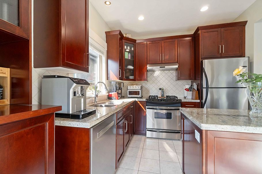 720 W 68th Avenue Vancouver, BC - 12