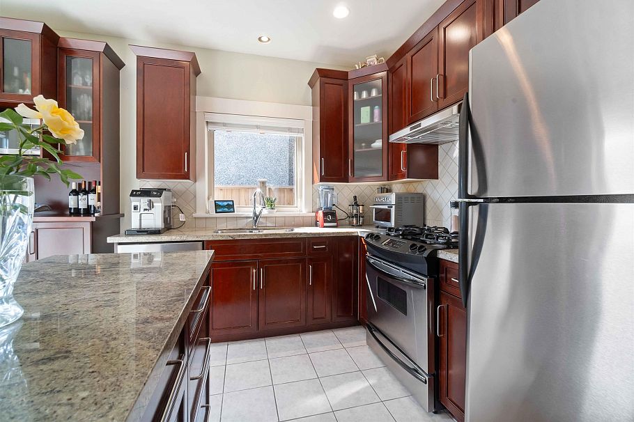 720 W 68th Avenue Vancouver, BC - 14