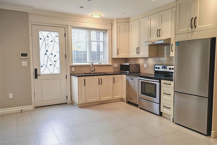 3520 W 37th Avenue Vancouver, BC - 33