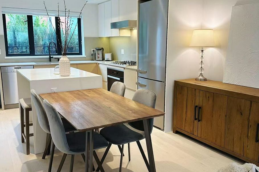 51 550 W 28th Avenue Vancouver, BC - 3