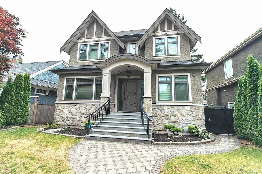 3520 W 37th Avenue Vancouver, BC - 1