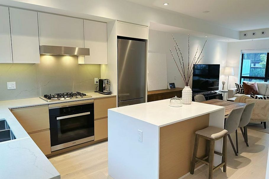 51 550 W 28th Avenue Vancouver, BC - 1