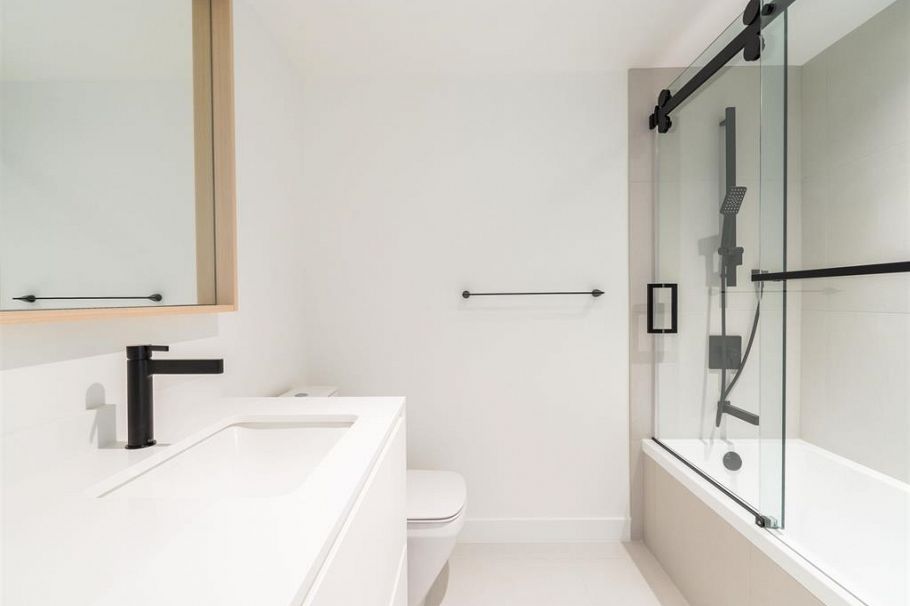 51 550 W 28th Avenue Vancouver, BC - 28