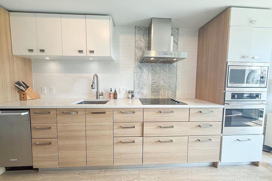 305 1783 Manitoba Street Vancouver, BC - 2