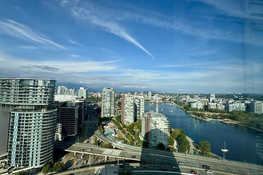 3202 1033 Marinaside Crescent Vancouver, BC - 1