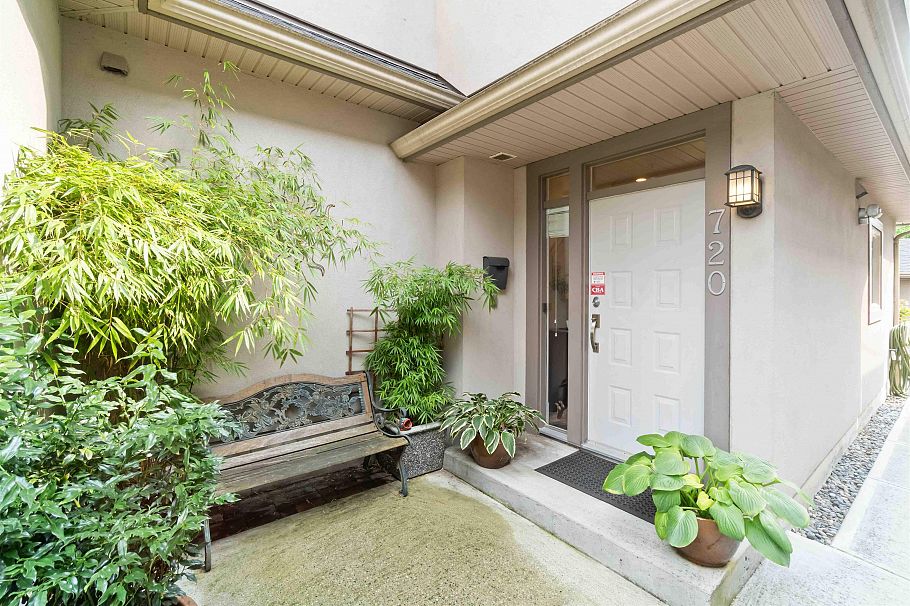 720 W 68th Avenue Vancouver, BC - 4