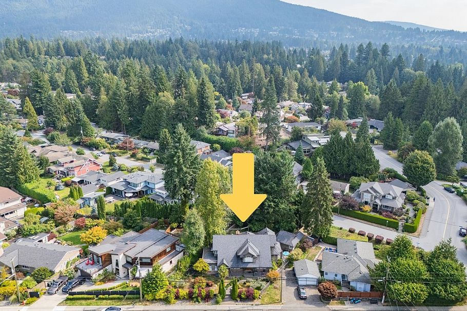 3582 Edgemont Boulevard North Vancouver, BC - 2