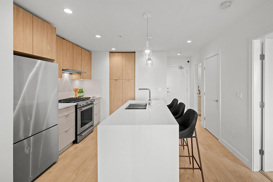 304 108 E 8th Street North Vancouver, BC - 12