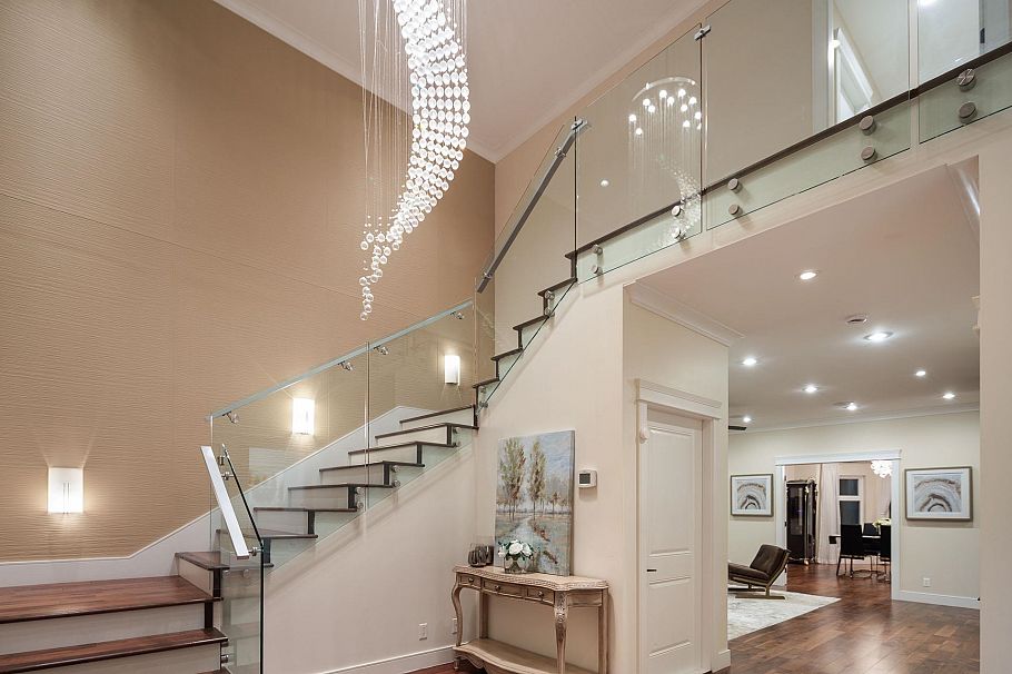 839 W 20th Street North Vancouver, BC - 4