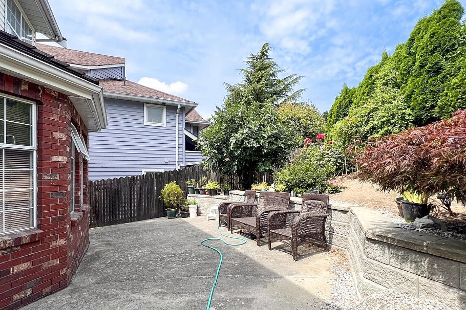 1860 SE Marine Drive Vancouver, BC - 22